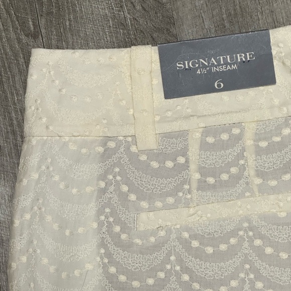 Women's Ann Taylor Signature 6 Small 4” Shorts Chino Khakis Lace Ivory Cream NWT - Picture 6 of 10
